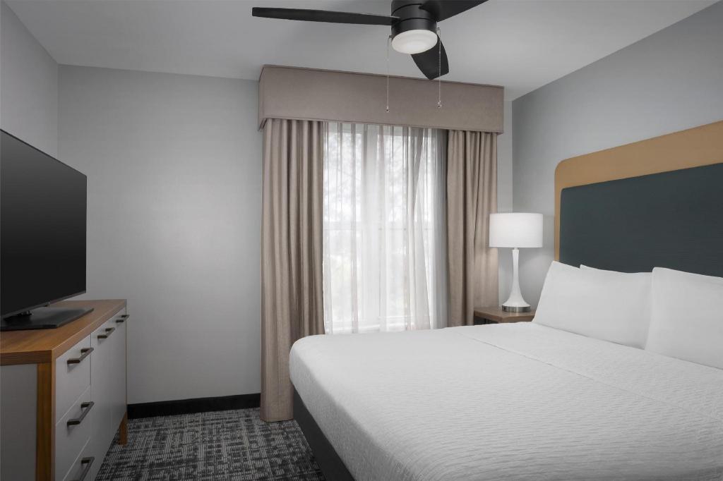 2 BEDROOMS, SUITE, 1 KING OR 2 QUEEN BEDS, ACCESSIBLE