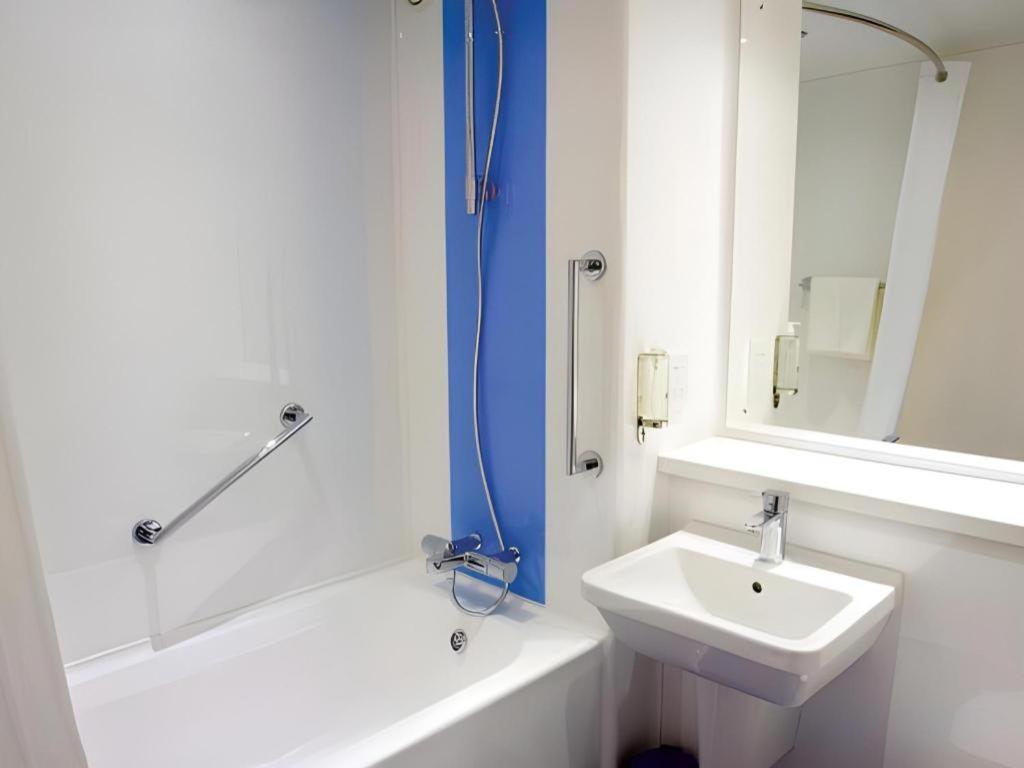 Travelodge Maidstone Central 15/17