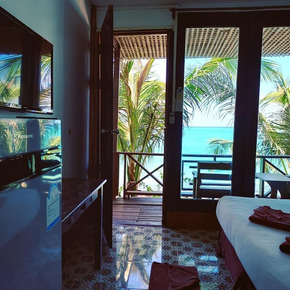 Phi Phi Cozy Seafront Resort 38/67