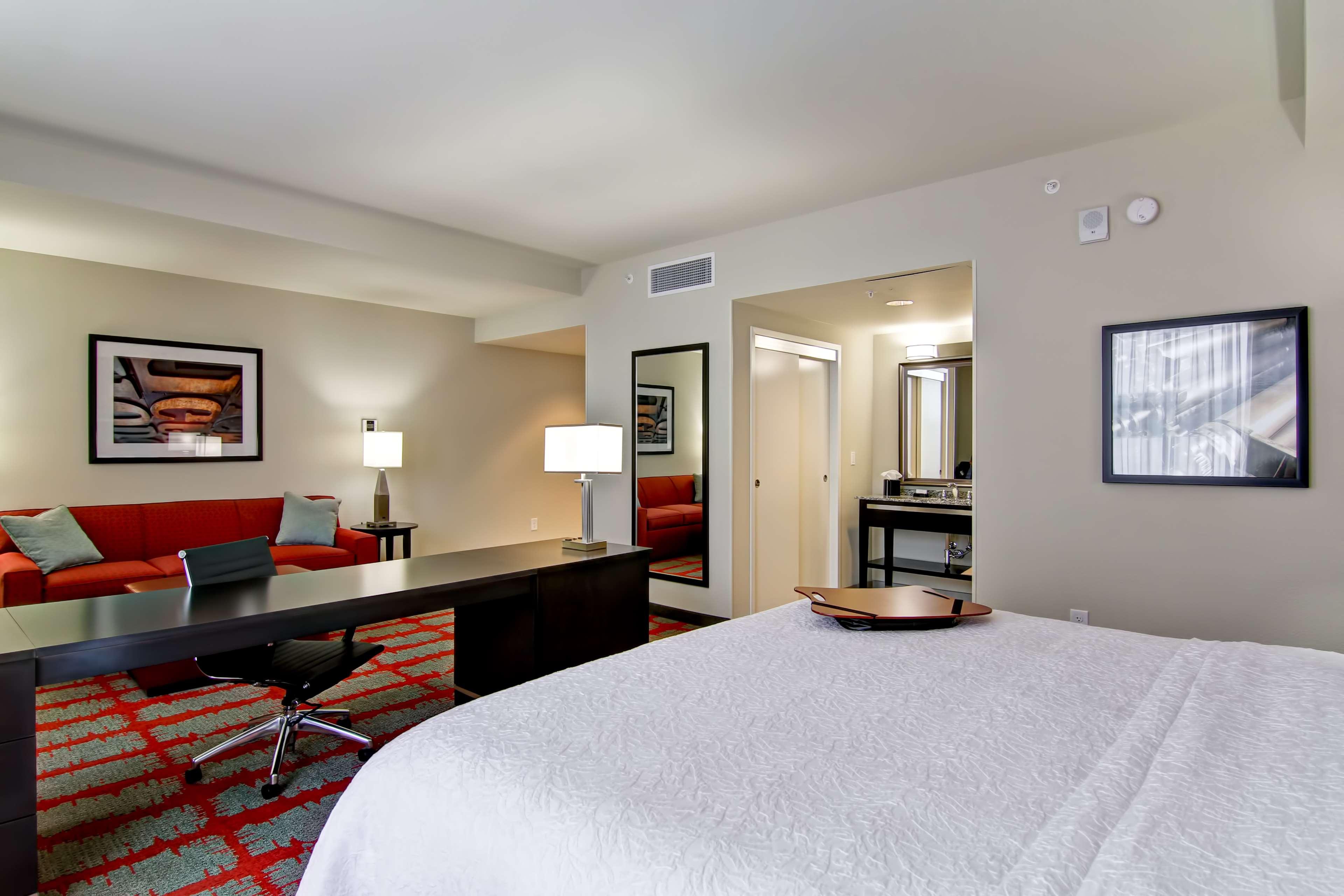 STUDIO, SUITE, KING BED