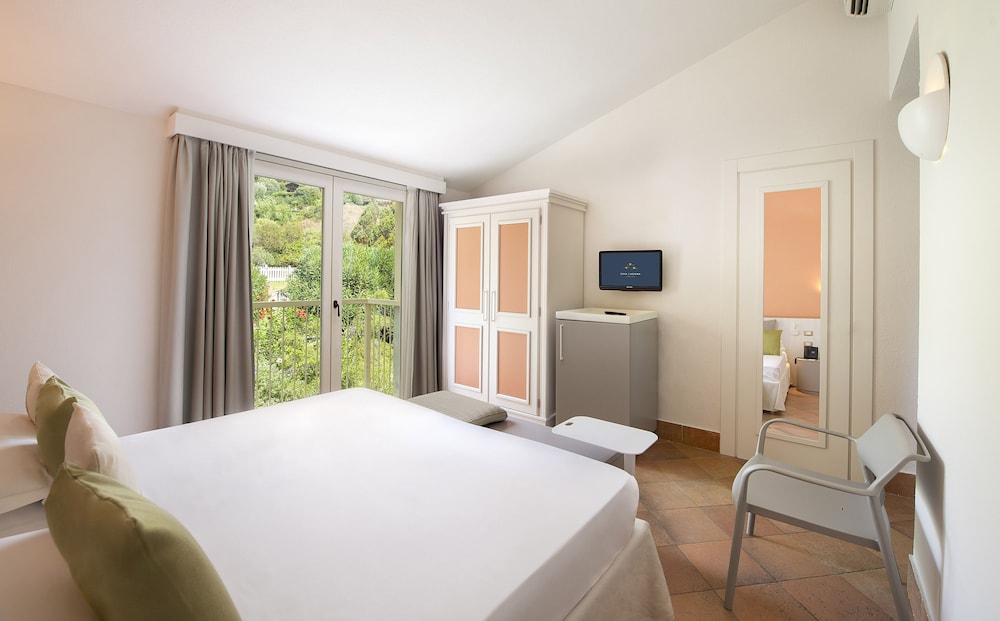 غرفة كلاسيكية عائلية بسرير مزدوج، Chia Laguna - Hotel Village 5/10