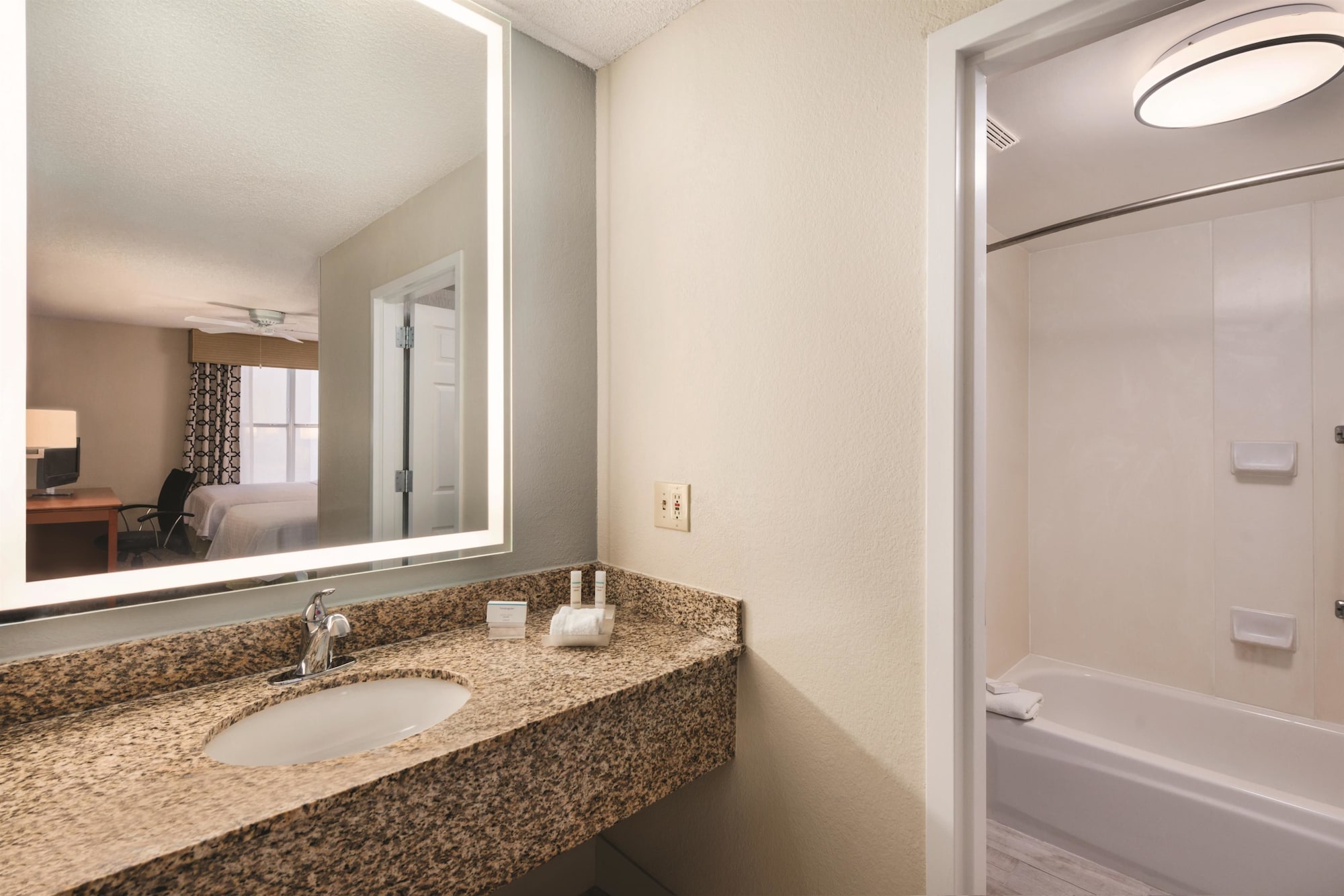 PREMIUM, KING BED, ACCESSIBLE