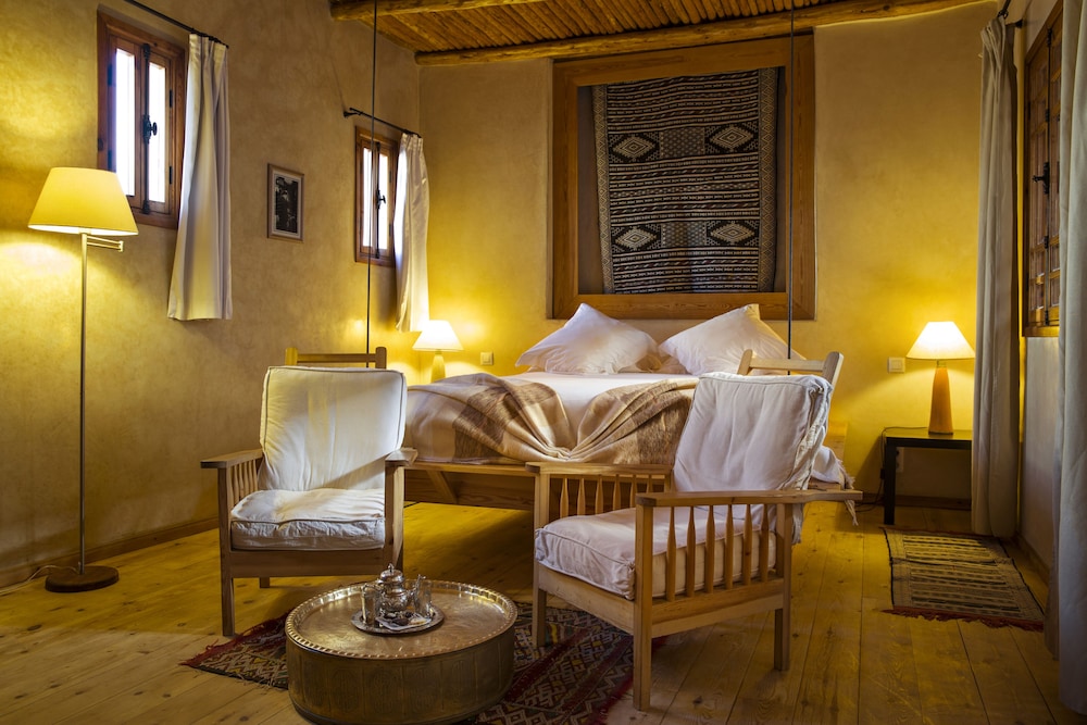 ROMANTIC, SUITE, QUEEN BED