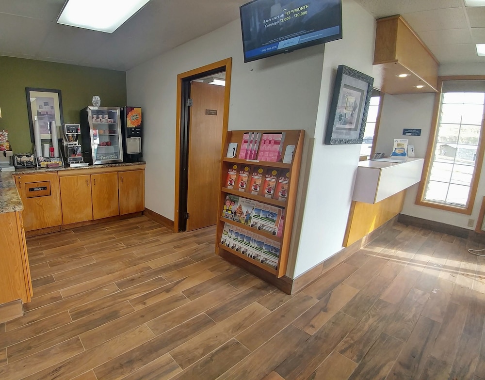 Super 8 by Wyndham Minot Airport 12/21