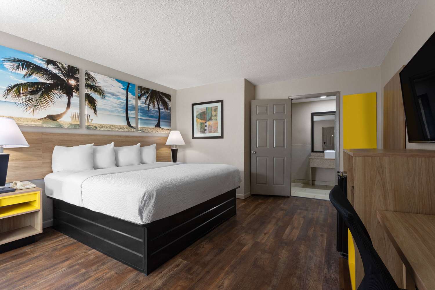 Days Inn by Wyndham St. Petersburg Central 8/23