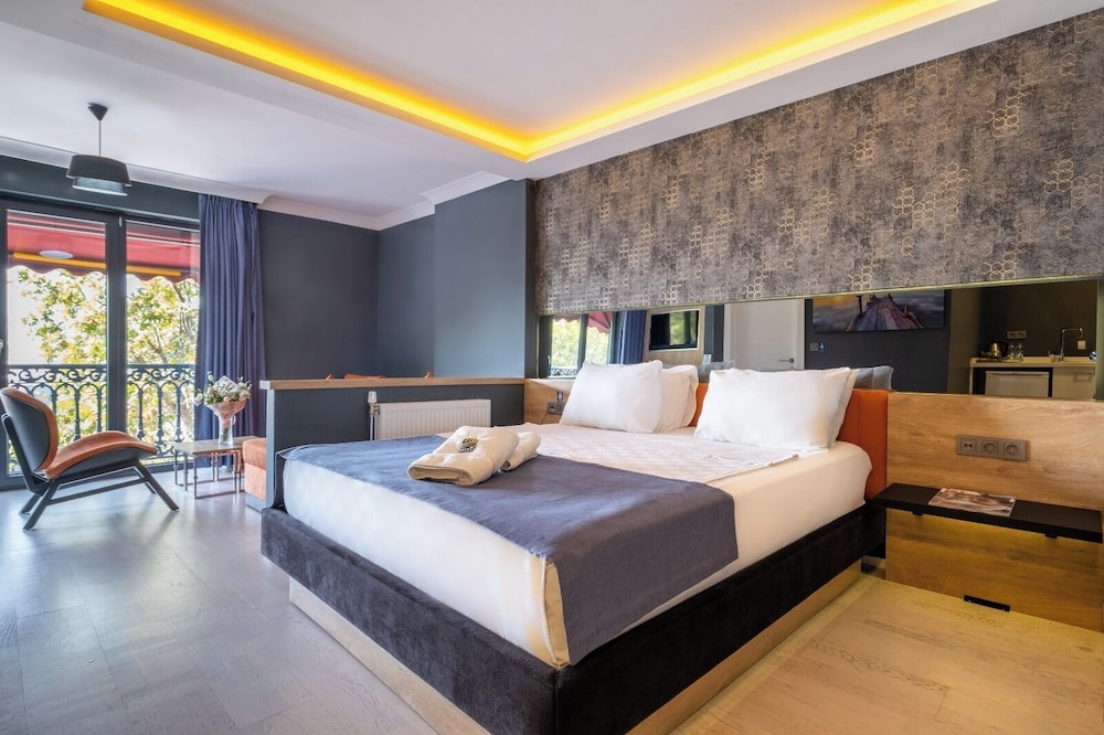 216 Bosphorus Suite 17/50