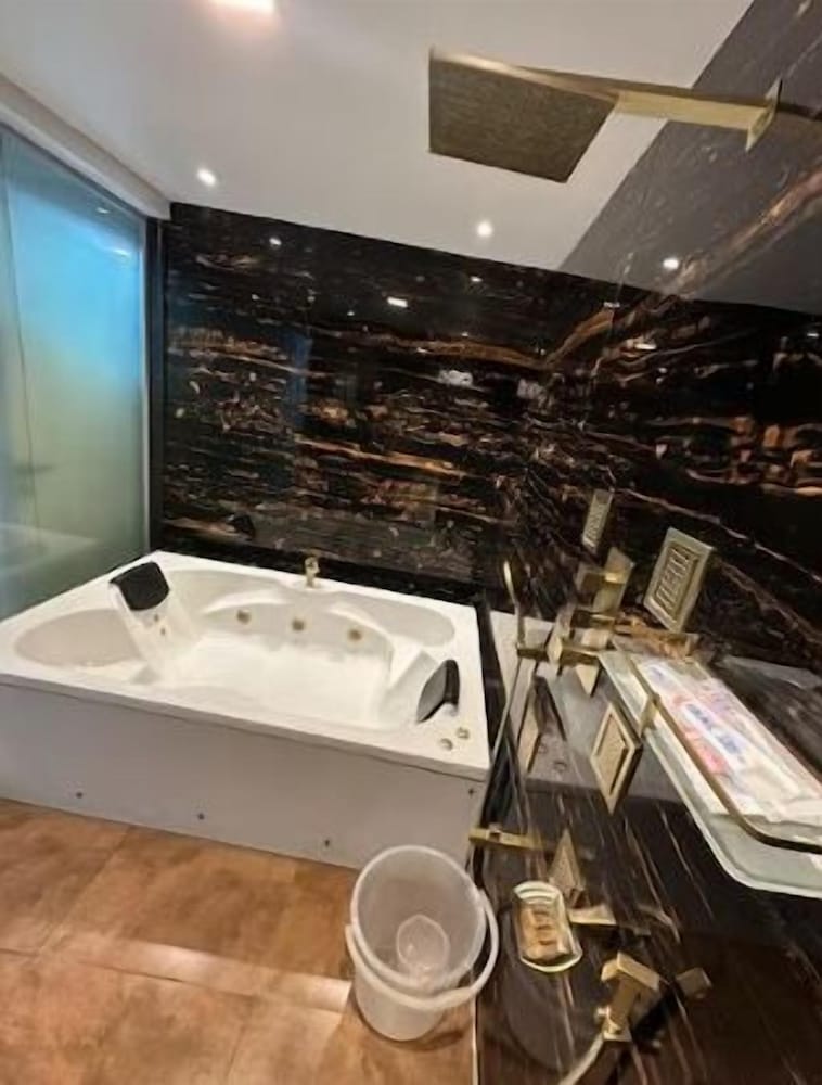 Paramount Riverfront Resort and Spa 48/50