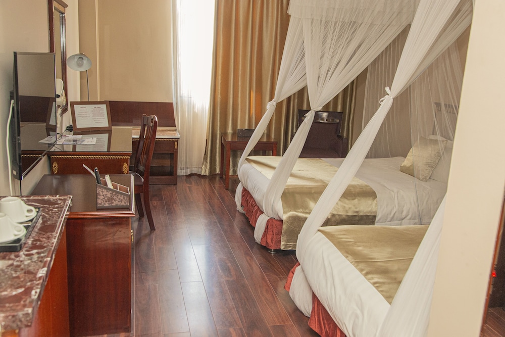 Best Western Plus Paramount Hotel 40/44