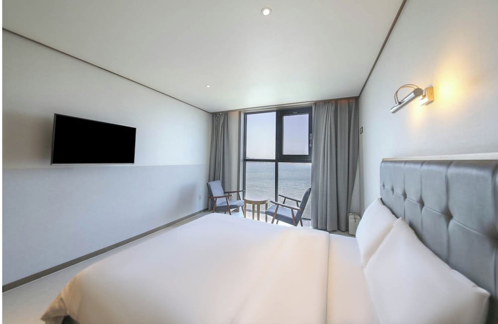OCEAN, DOUBLE BED