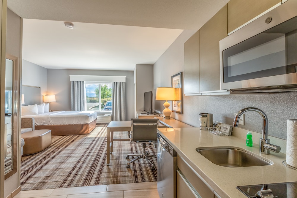Hawthorn Suites by Wyndham Loveland 25/43