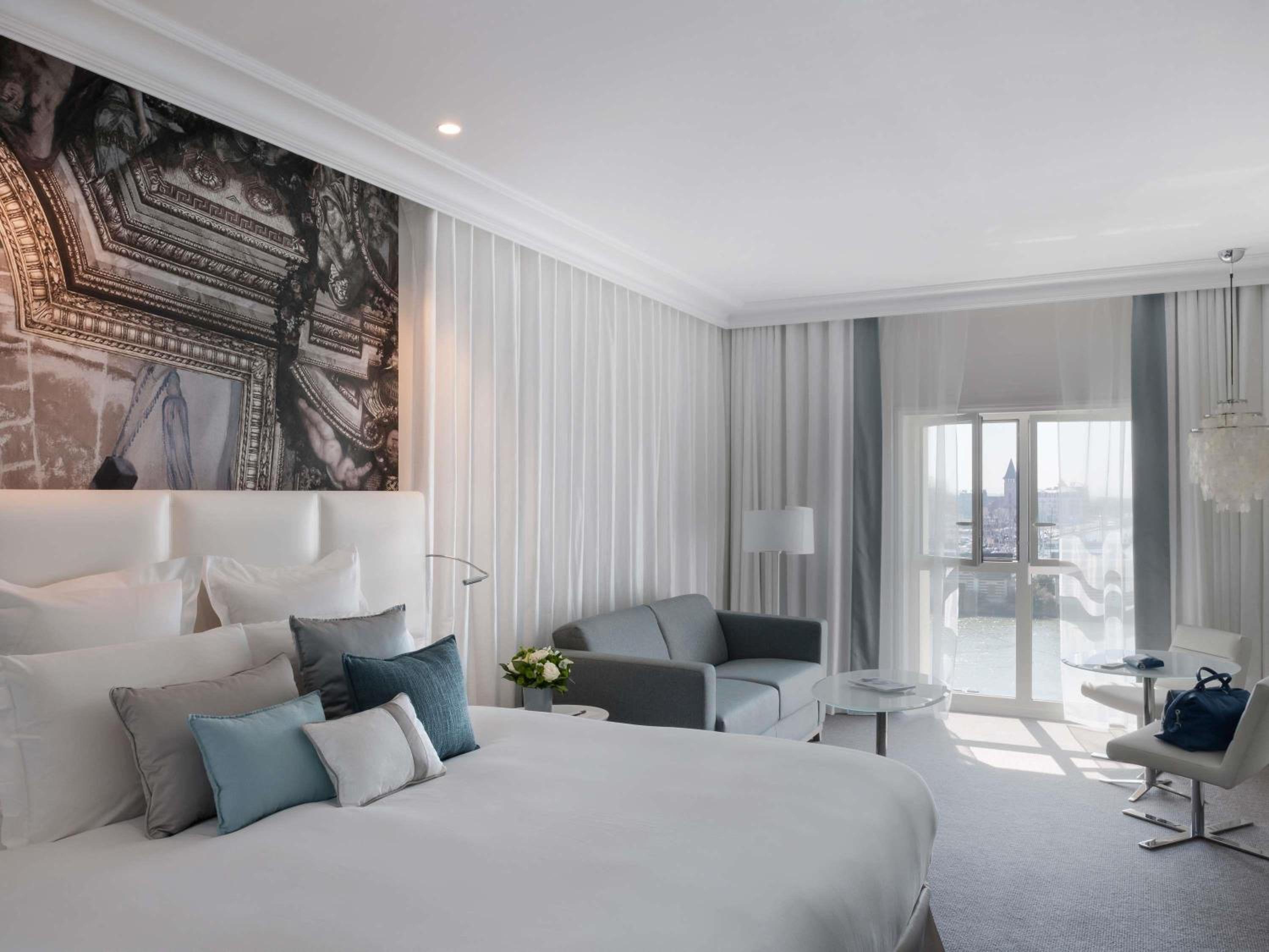 Deluxe, King Bed, Queen Bed, Sea or Harbor View