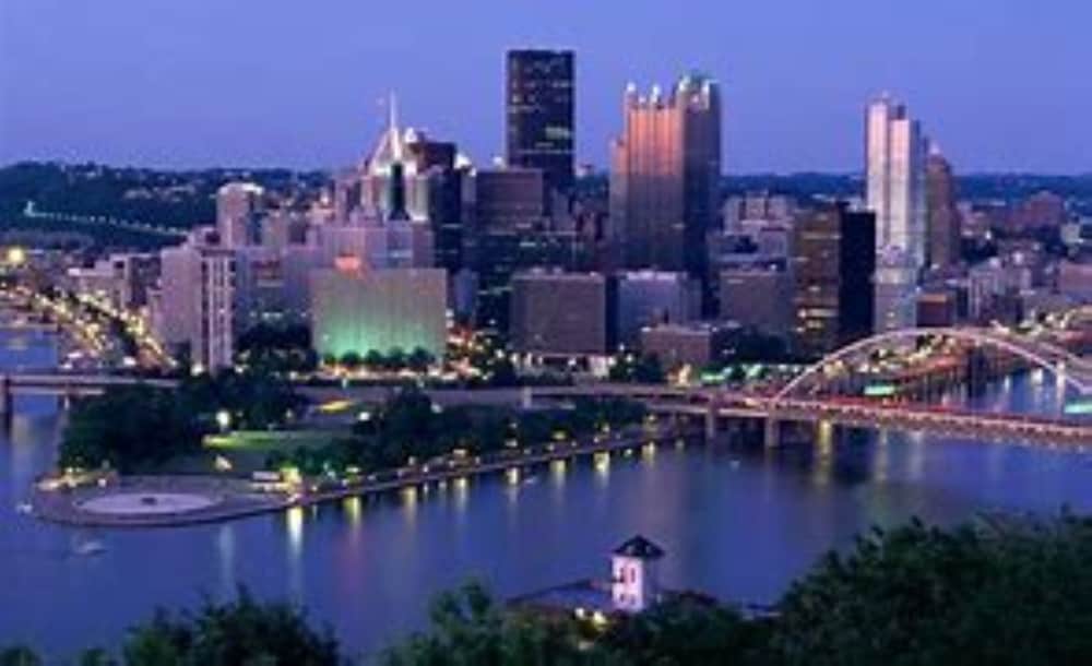 Holiday Inn Express Suites Pittsburgh Sw Southpointe 68/72