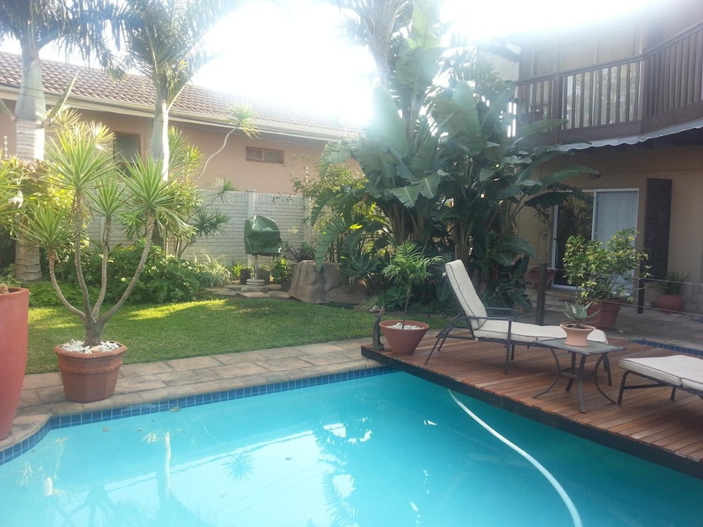 Boma Lodge 24/26