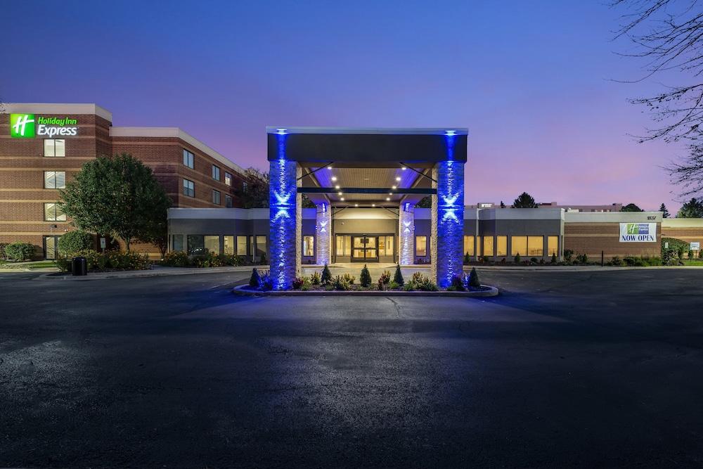 Holiday Inn Express Naperville 66/69