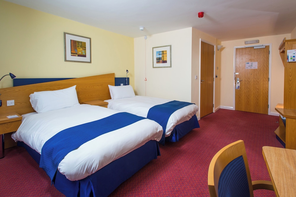 HOLIDAY INN EXPRESS BRADFORD CITY CENTRE 11/45