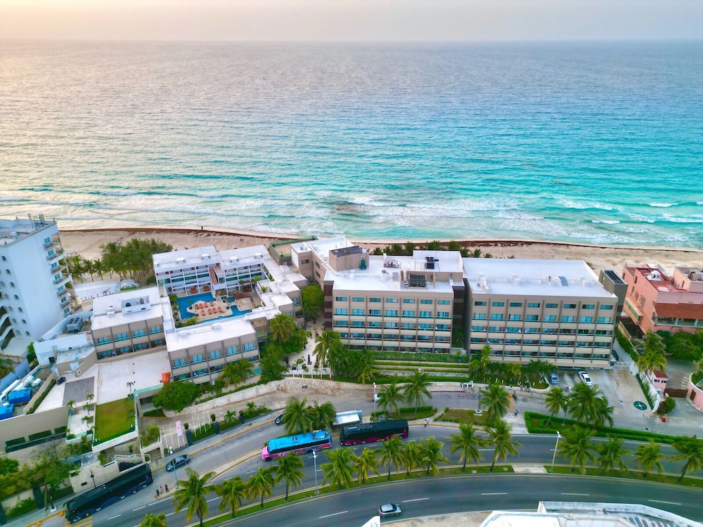 Flamingo Cancun All Inclusive 8/71