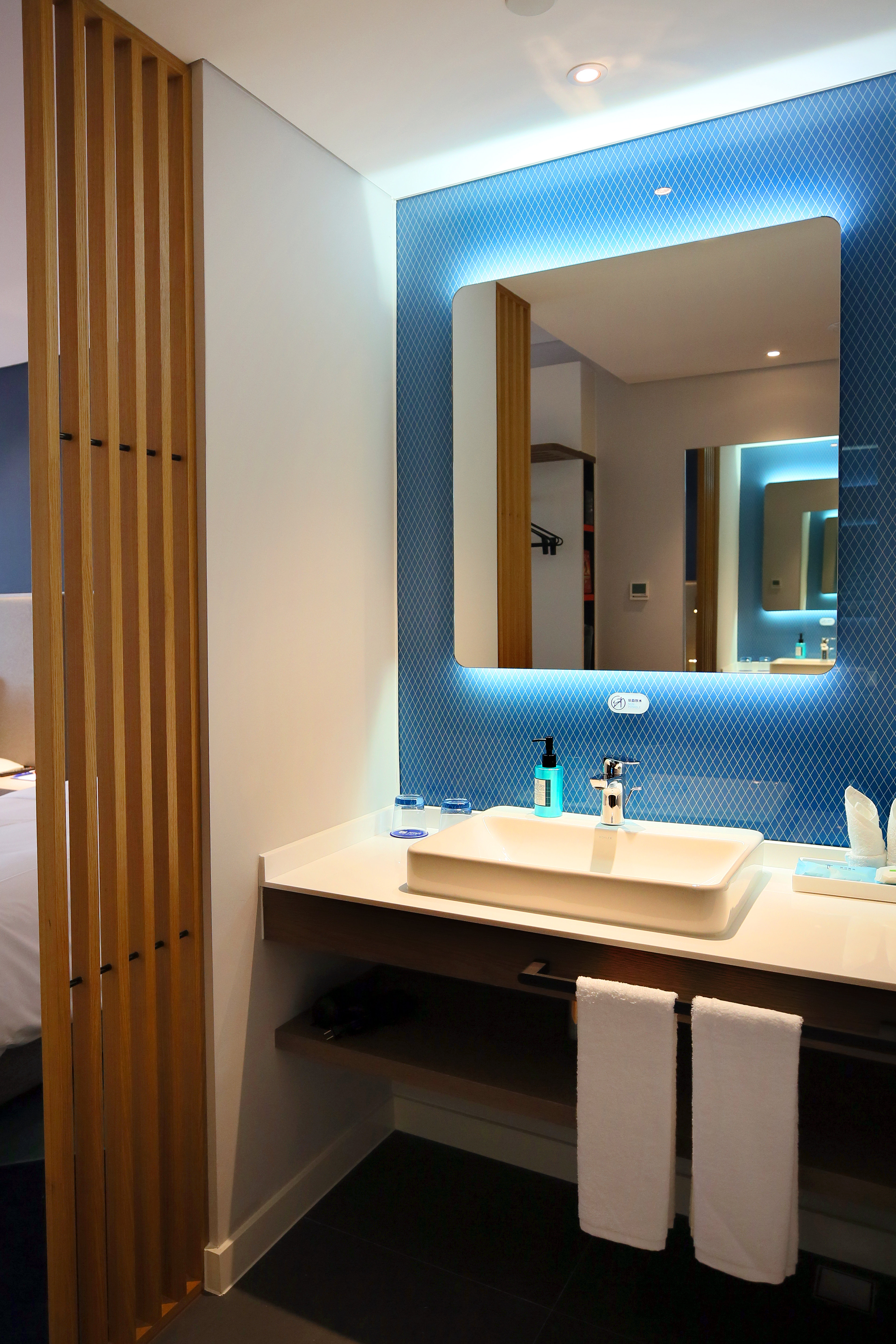 Holiday Inn Express Chengdu North Railway Station 66/68