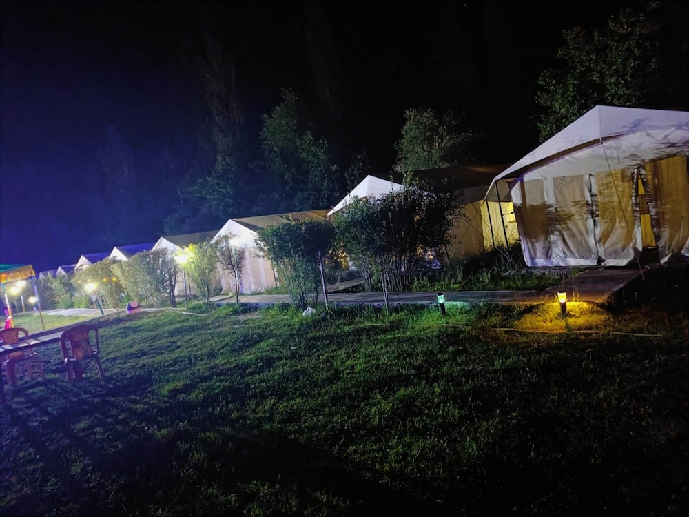 Mountain Camp 25/30