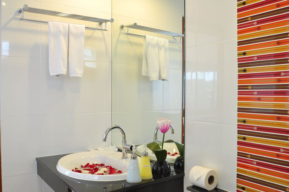 Green Harbor Hotel And Service Apartment 67/67