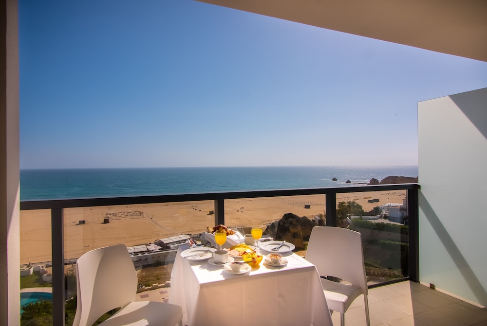 RR Hotel Da Rocha 62/74