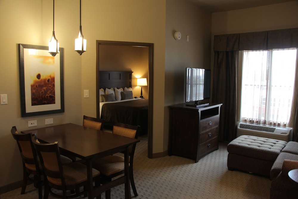 Teddy Apos S Residential Suites Watford City 27/56