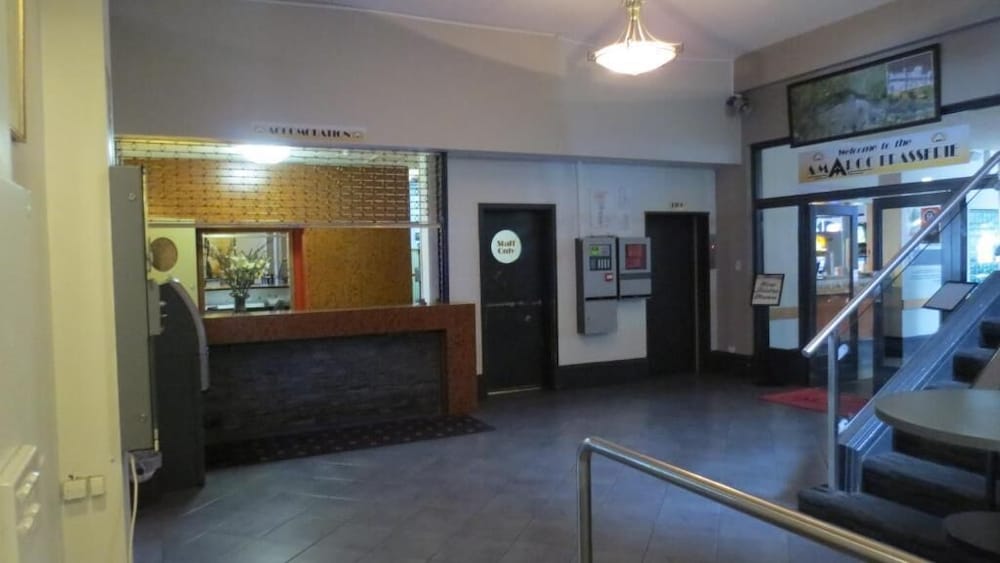 Amaroo Hotel 8/41