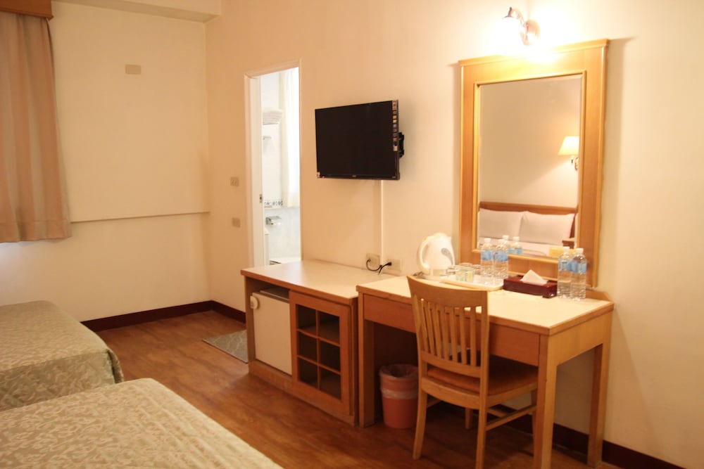 Riverside Hotel 32/50