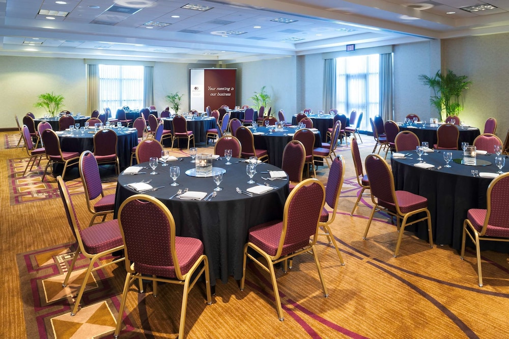 Doubletree By Hilton Milwaukee 36/58