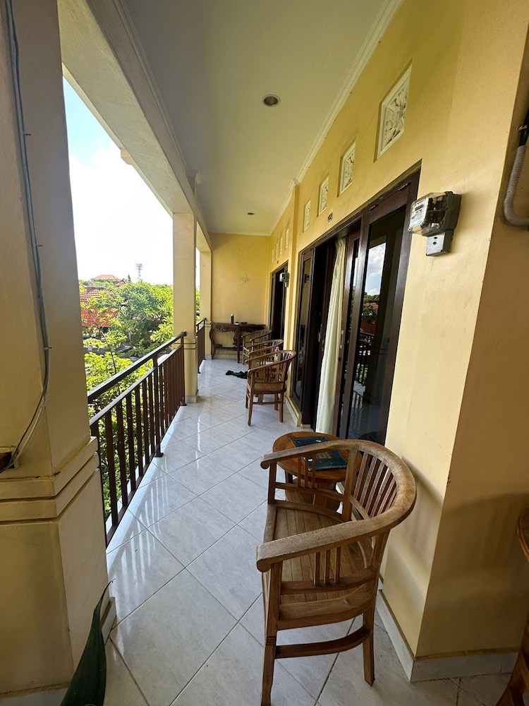 Sari Buana Bed Breakfast 52/62