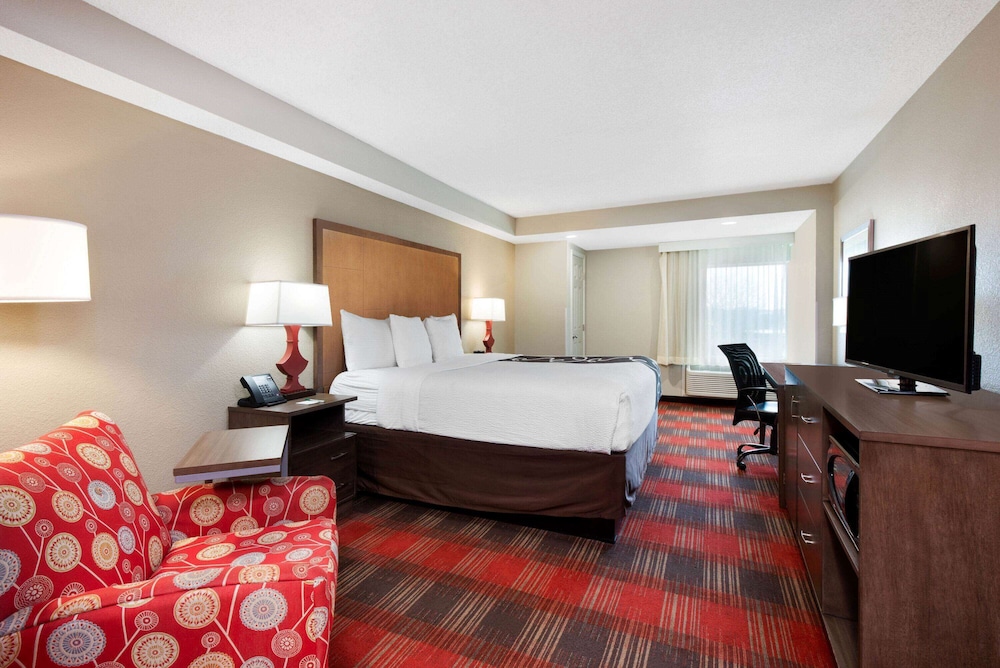 La Quinta Inn & Suites by Wyndham DC Metro Capital Beltway 18/55