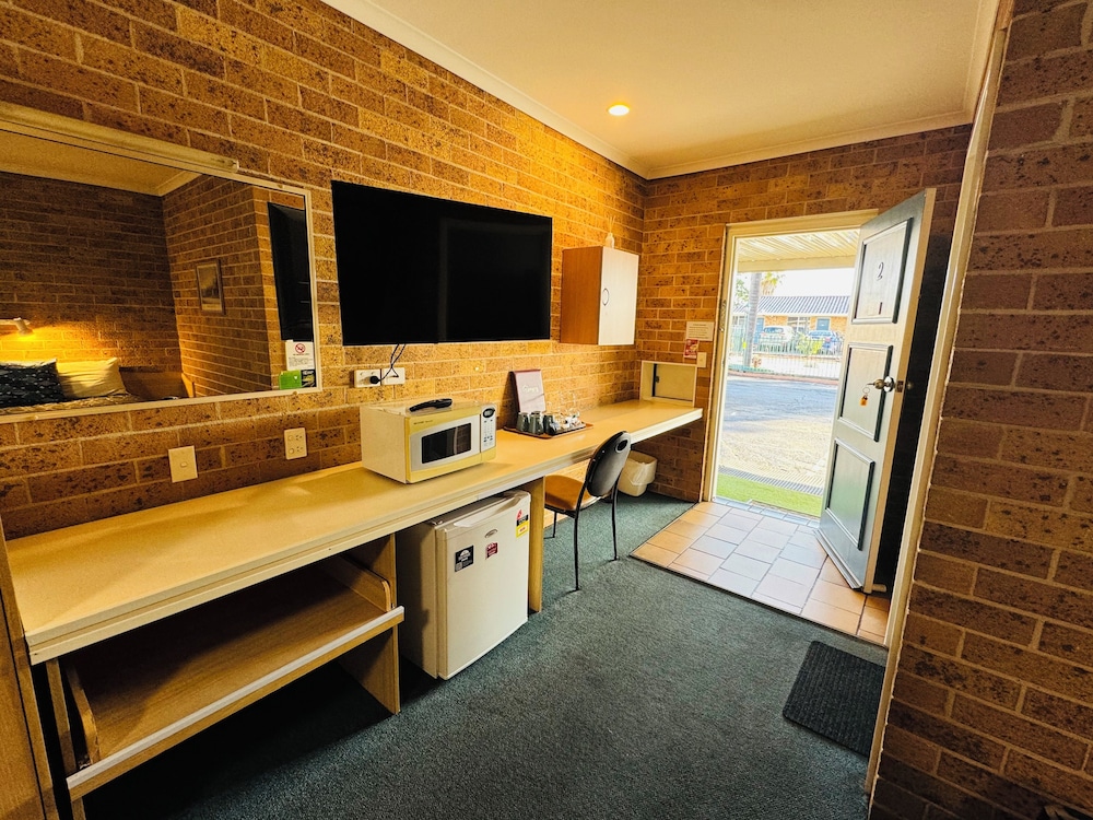 Town & Country Motor Inn 47/58