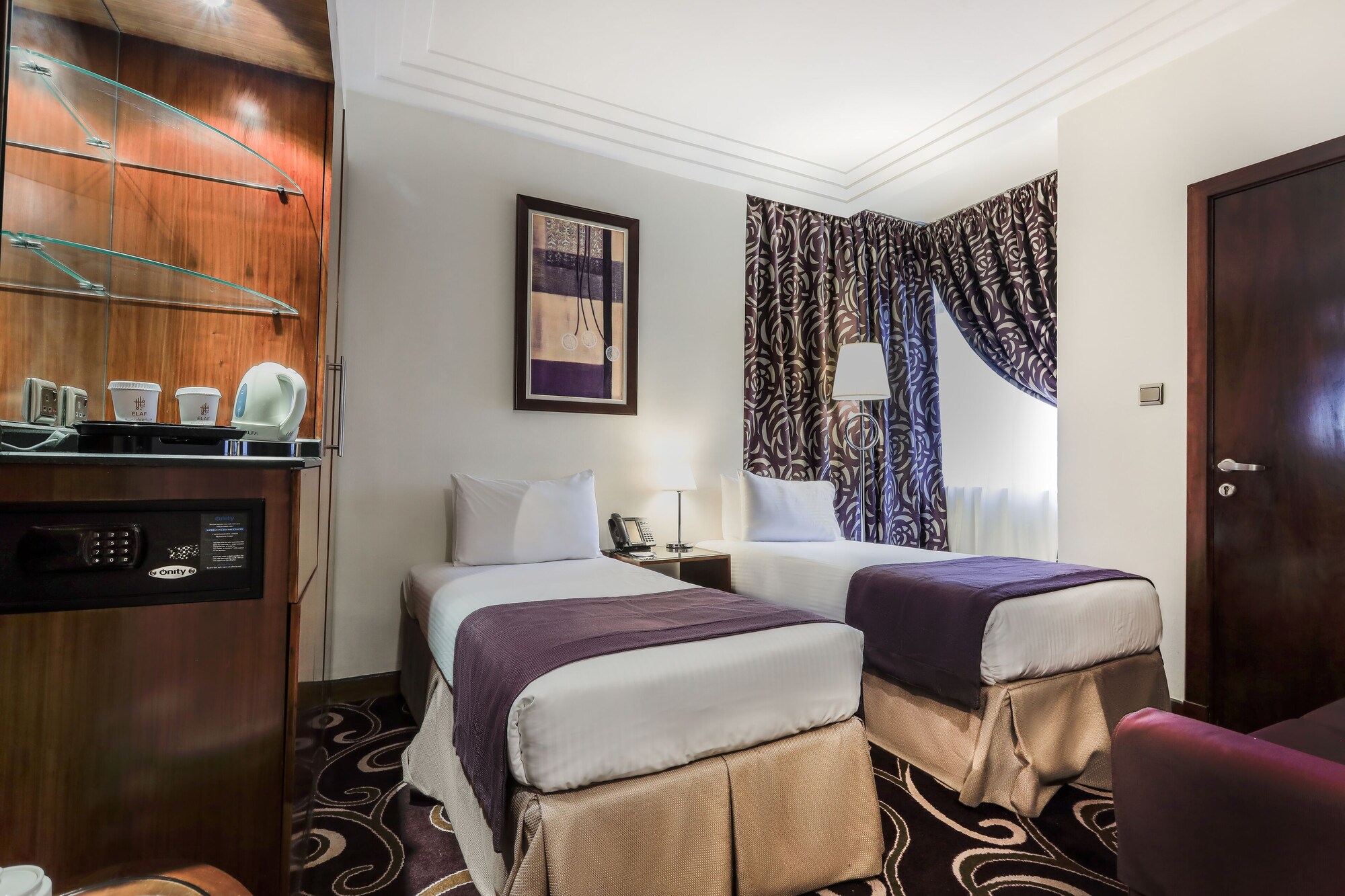 Twin Room.