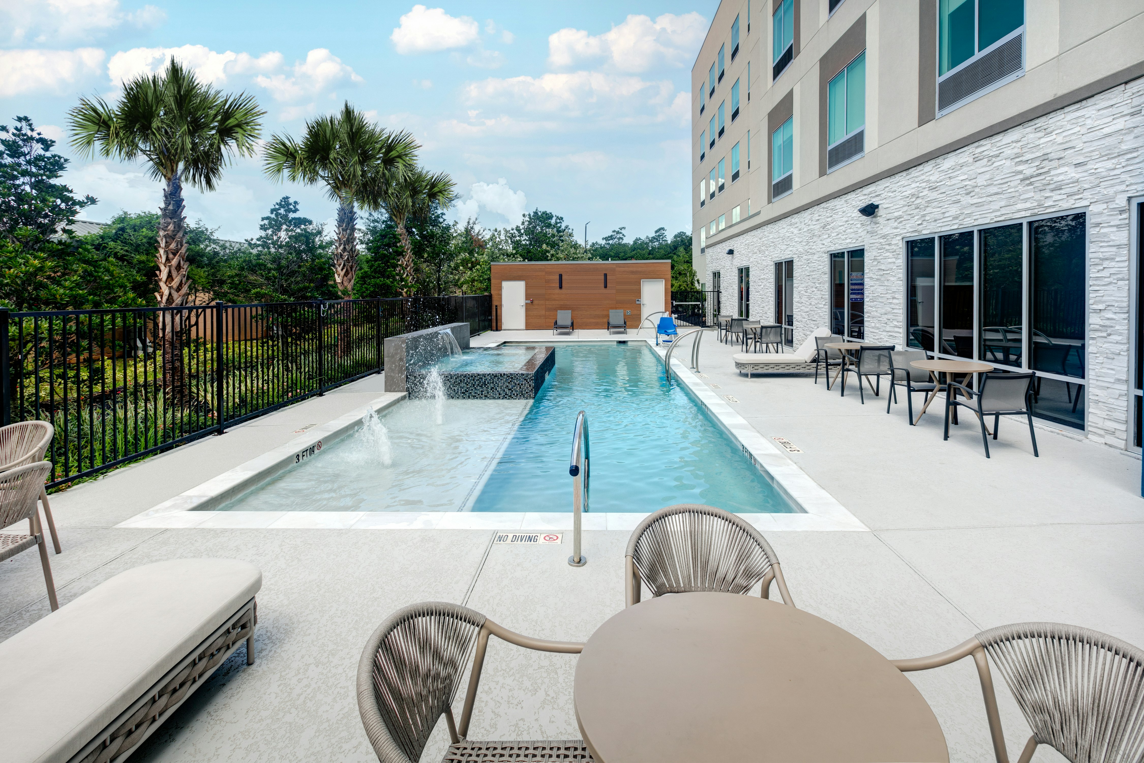 Hampton Inn & Suites Shenandoah The Woodlands, TX 30/31