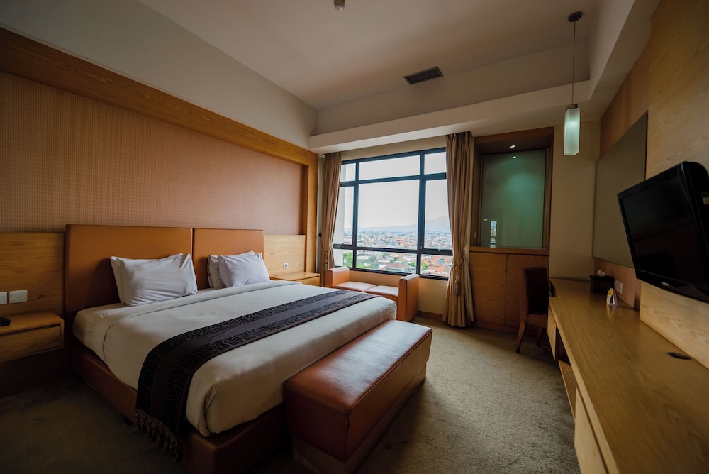 GRAND PASUNDAN CONVENTION HOTEL 18/65
