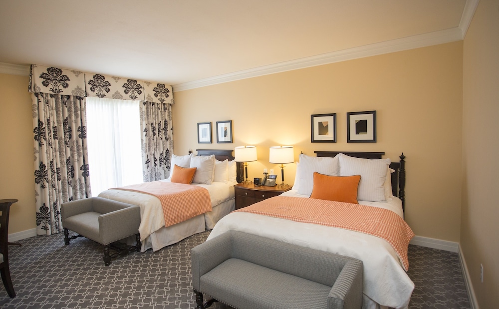 Deluxe, Single, 2 Queen Beds, Balcony