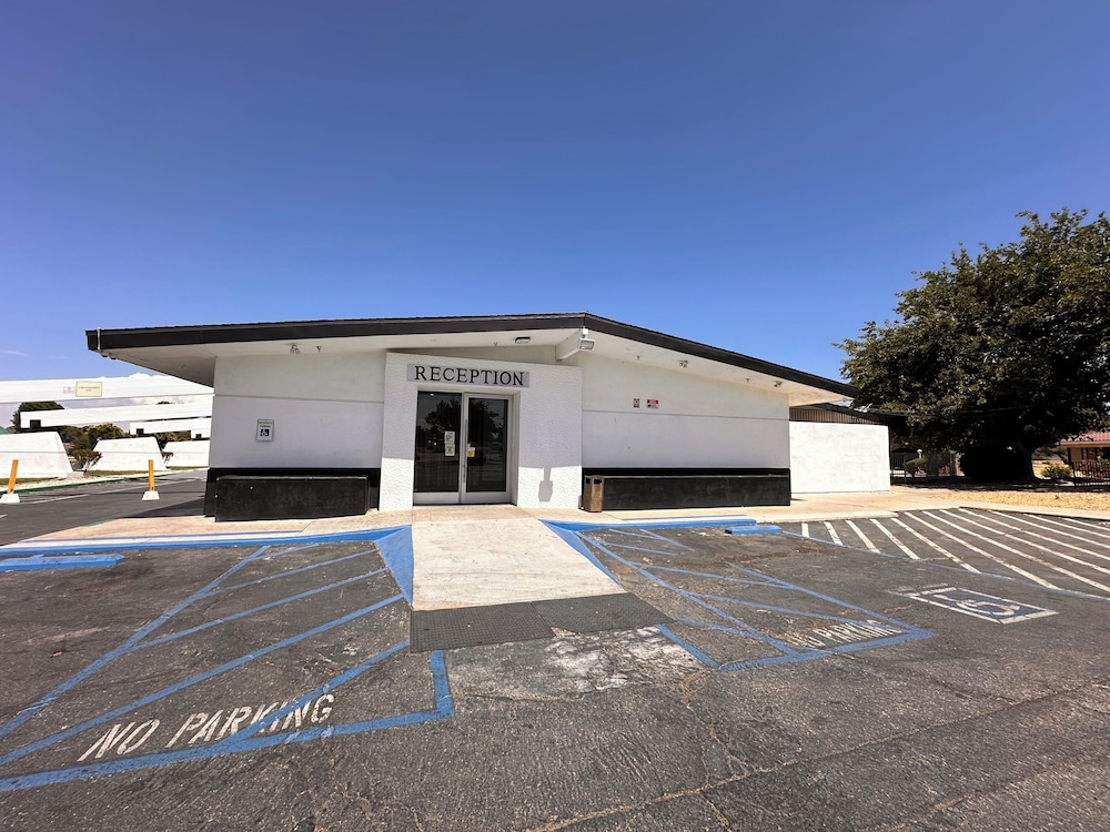 Motel6 Victorville, CA - Civic Center / Route 66 50/60