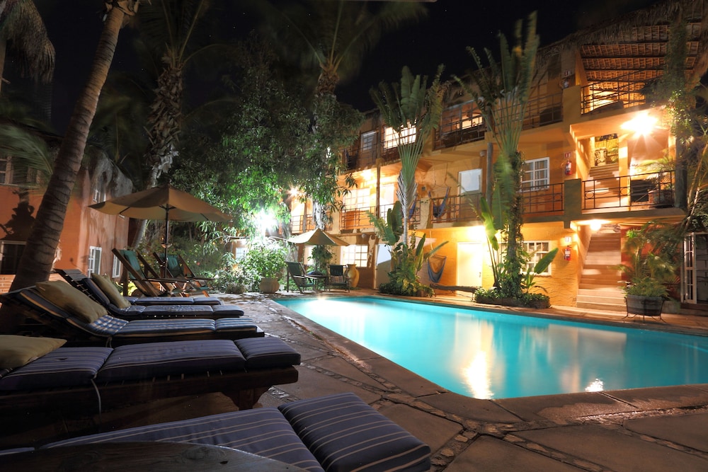 The Bungalows Hotel 41/50