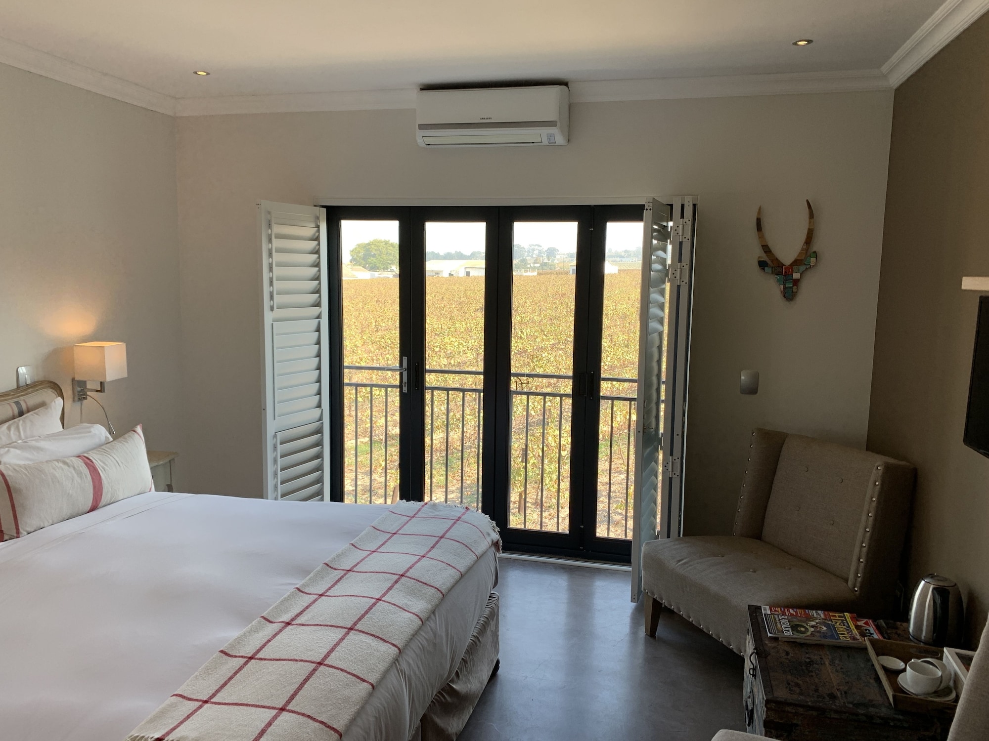 Vineyard, King Bed