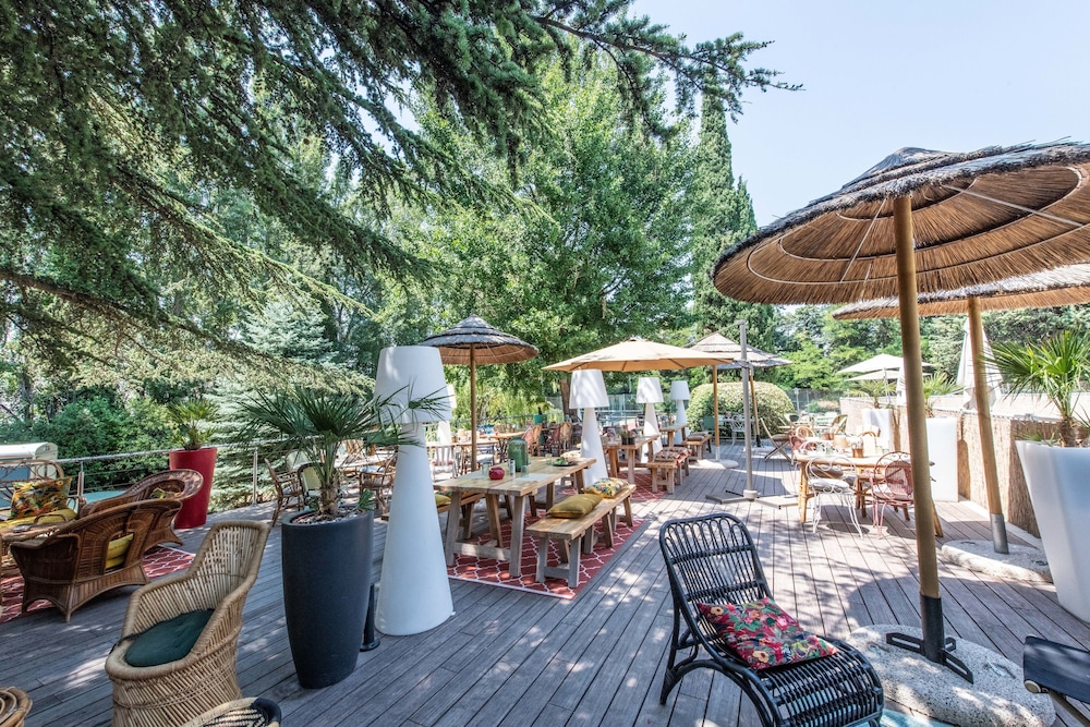 NOVOTEL AVIGNON NORD 42/48