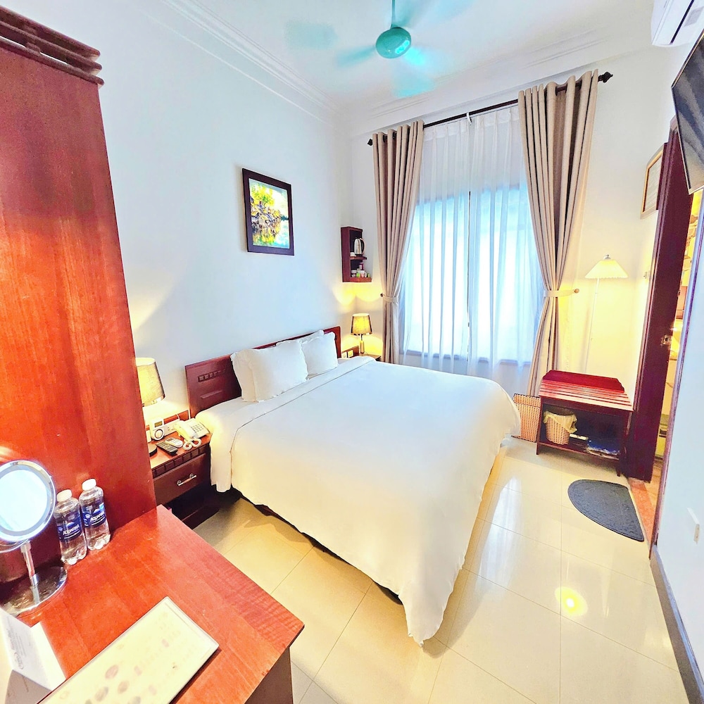Victory Hotel Hue 11/61