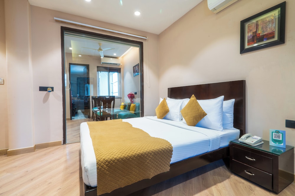 SUITE, KITCHENETTE