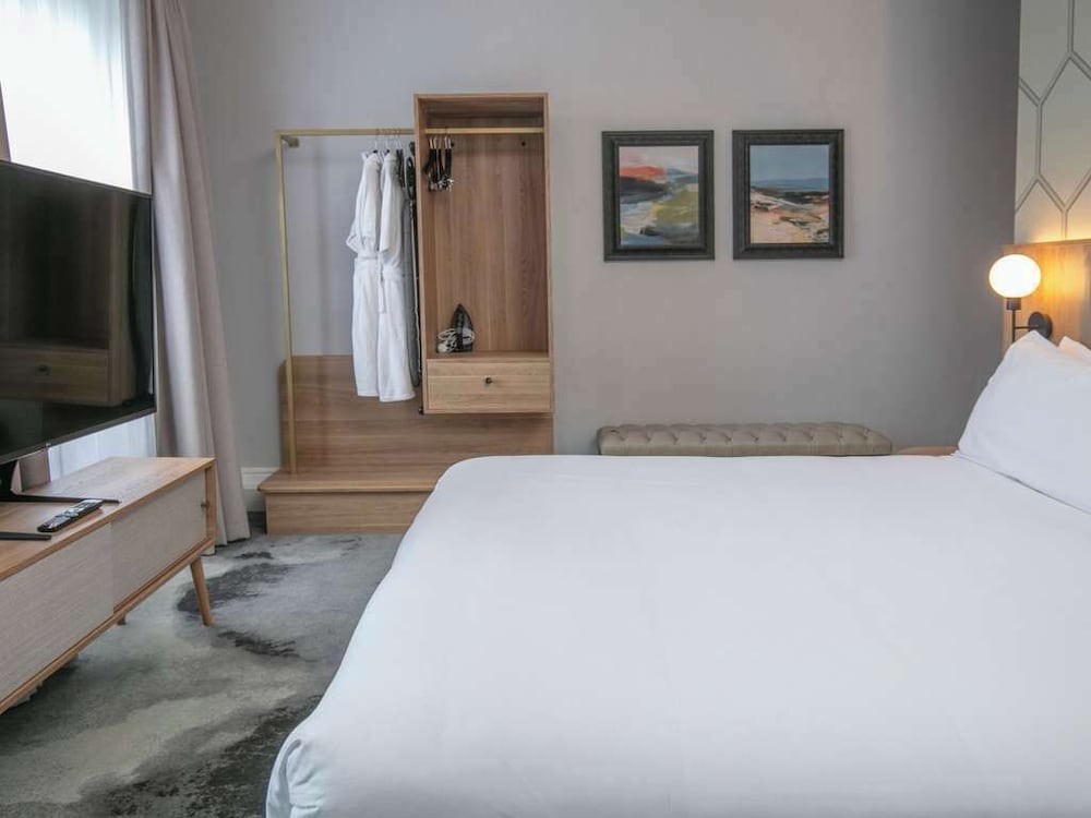 Junior Suite, Queen Bed, Wing