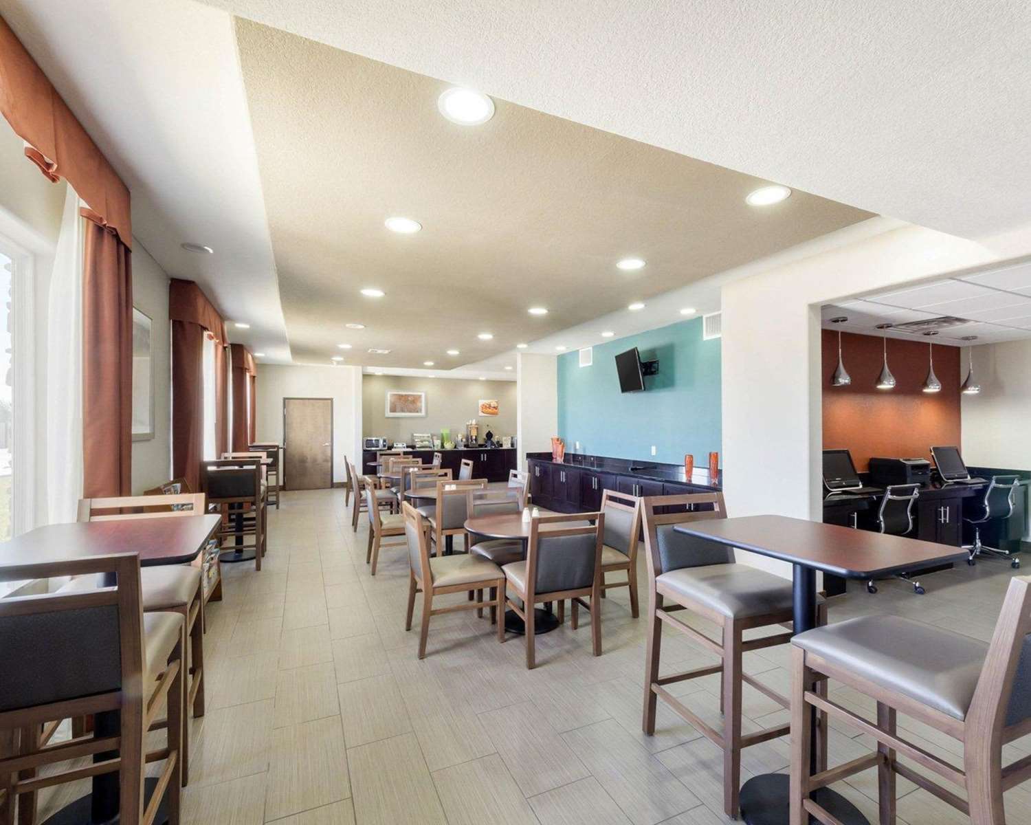 Quality Inn and Suites Victoria East 26/38