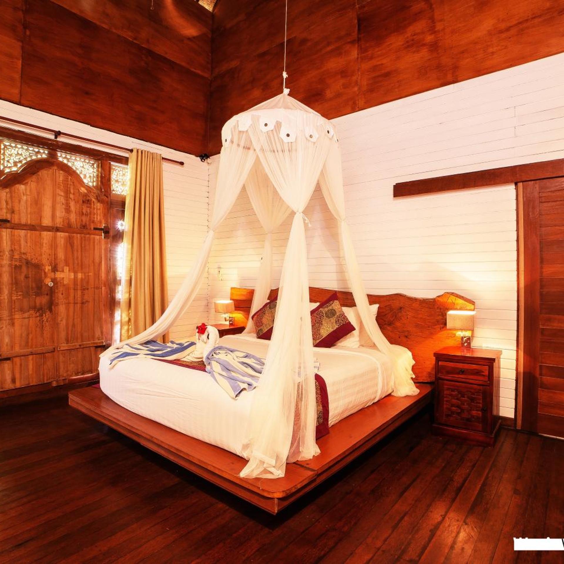 Warisan Villa 3/50