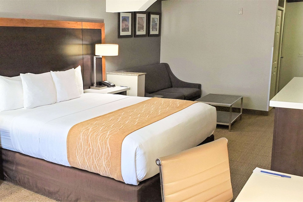 Comfort Inn & Suites Near Universal - N. Hollywood - Burbank 34/68