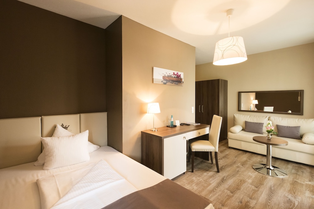 ROOM, SINGLE