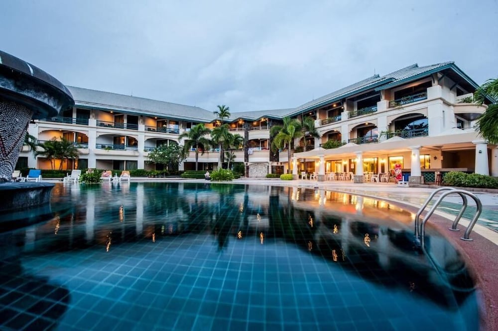 Phi Phi Island Cabana Hotel 3/69