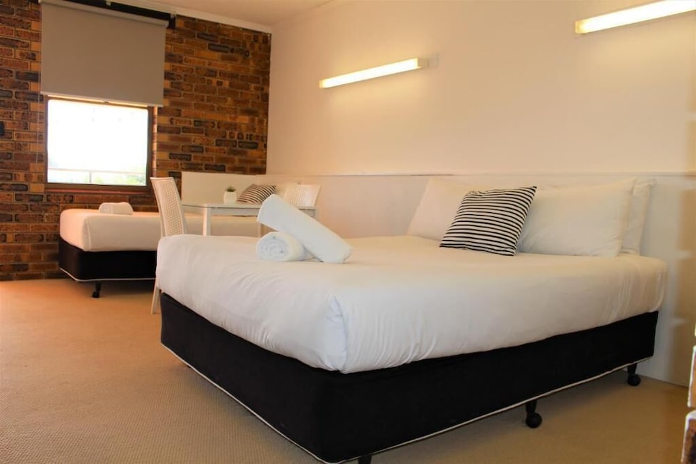 Camden Motor Inn 27/57