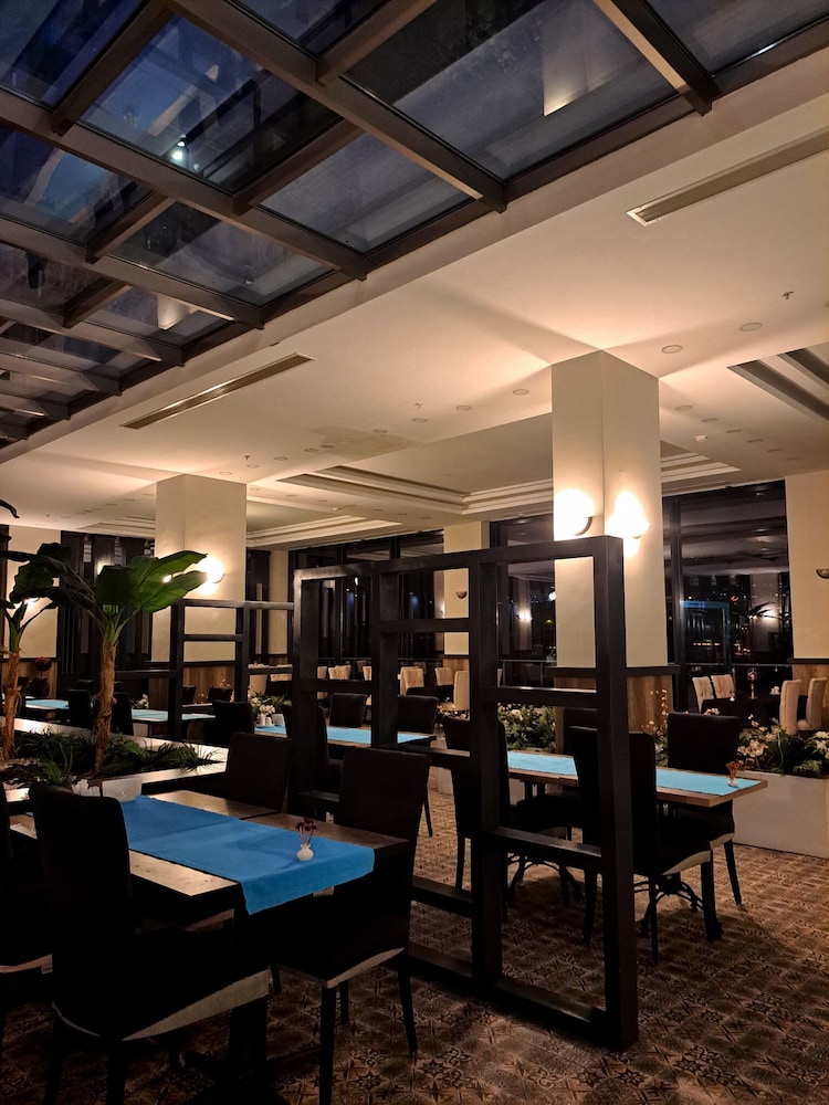 Kanyonvadi Hotel 39/47