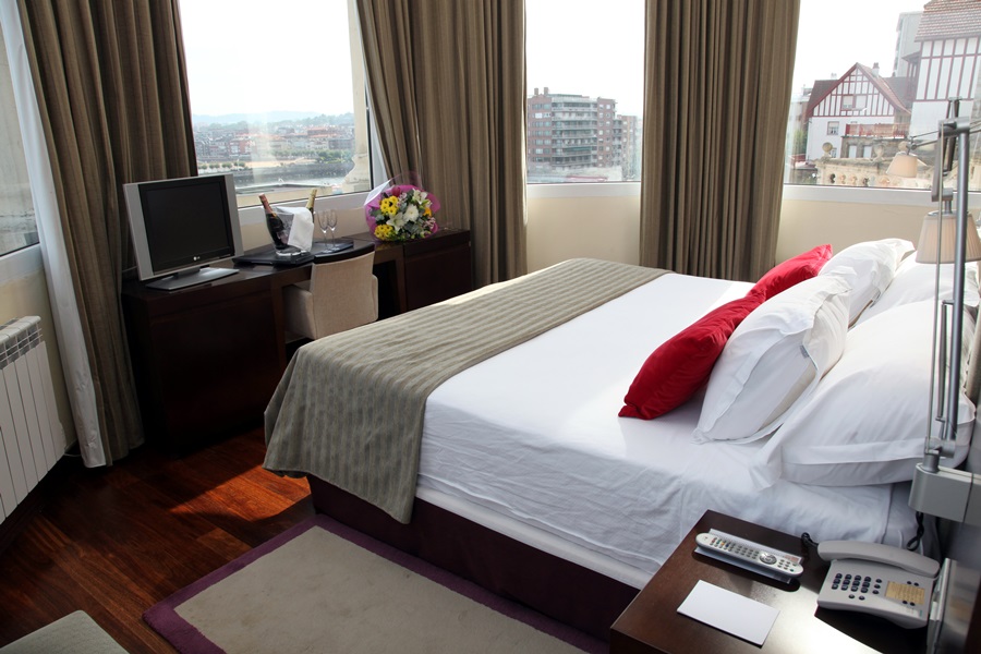 جناح جونيور، Hotel Urh Palacio de Oriol Formerly Nh Palacio de Oriol 2/9